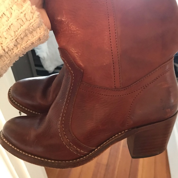 Knee length brown leather Frye boots - Picture 4 of 10